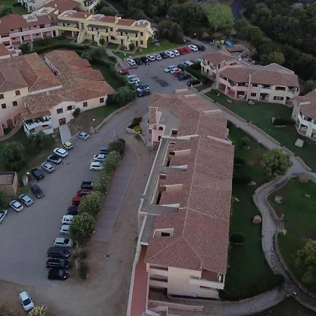 Hotiday Costa Smeralda 4* מרינלה