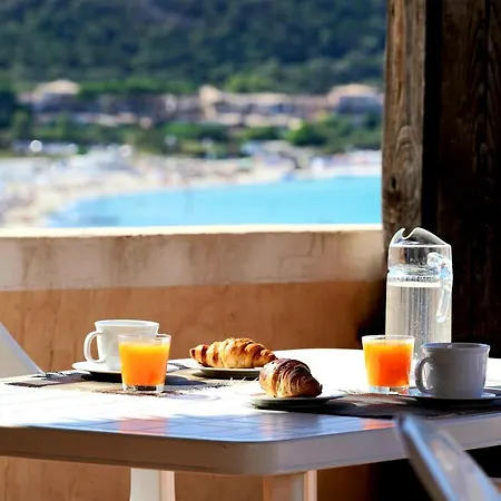 Hotiday Costa Smeralda 4* מרינלה