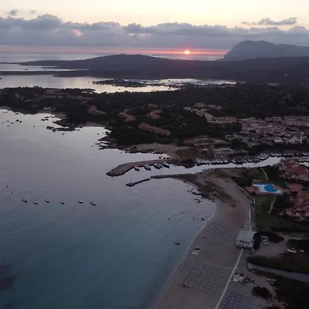 Hotiday Costa Smeralda 4* מרינלה